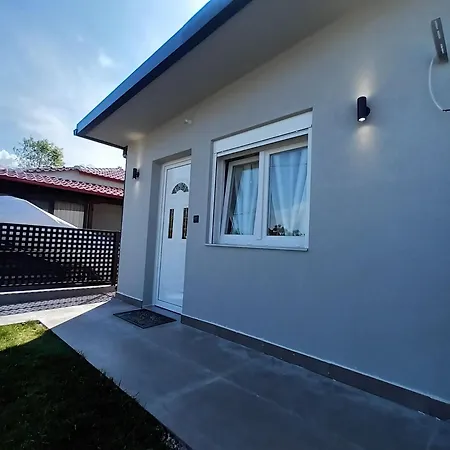 Family Aleksandrov Апартаменты Неа-Мессагала