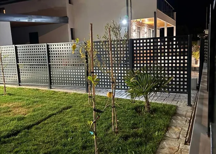 Family Aleksandrov Апартаменты Неа-Мессагала