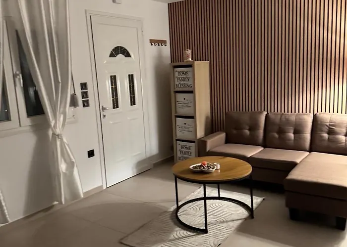 Family Aleksandrov Апартаменты Неа-Мессагала